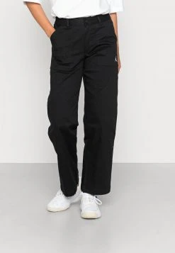 Jordan ESSENTIAL UTILITY CORE - Vaqueros Boyfriend - Black , Mujer