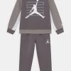 Jordan JUMPMAN CREW SET - Chándal - Gunsmoke , Unisexo