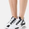 Jordan MA2 - Zapatillas - White/black/university Red/light Smoke Grey/praline , Mujer