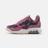 Jordan MA2 - Zapatillas - Light Mulberry/saturn Gold/cave Purple/offnoir/light Bone , Mujer