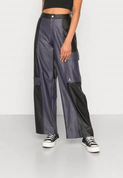 Jordan NEW CLASSICS - Pantalones - Black/cave Purple , Mujer