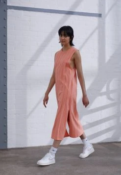 Jordan HERITAGE DRESS - Vestido Ligero - Crimson Bliss , Mujer