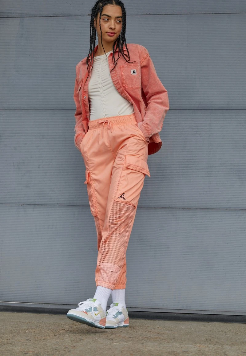 Jordan ESSEN UTILITY PANT - Pantalones Cargo - Crimson Bliss , Mujer