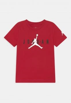 Jordan BRAND TEE - Camiseta Estampada - Gym Red, Unisexo