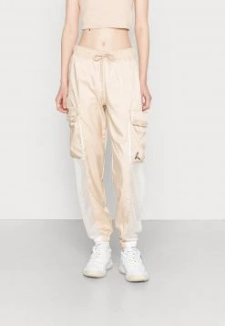 Jordan ESSEN UTILITY PANT - Pantalones Cargo - Sanddrift, Mujer