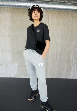 Jordan HERITAGE TEE - Camiseta Estampada - Black , Mujer