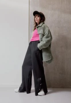 Jordan NEW CLASSICS SUIT - Pantalones Deportivos - Black , Mujer